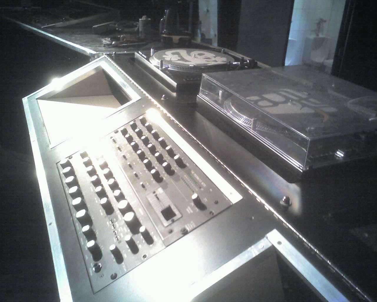 dtconsole4.jpg